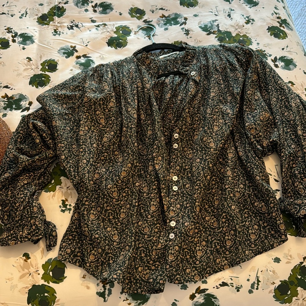 Doen size small button up green blouse